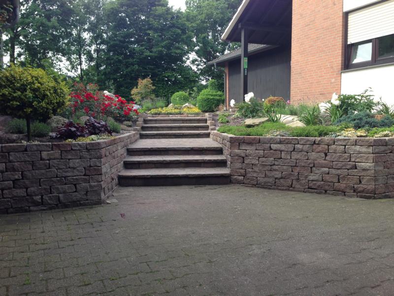Steintreppe und Mauern Korte Garten- und Landschaftsbau